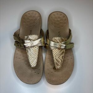 Vionic Gold Leather Karley Women's Sandals Size 8